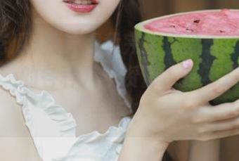 我觉得我完全沉迷于“五一吃瓜在线”的各种八卦资源，是不是该自救一下？