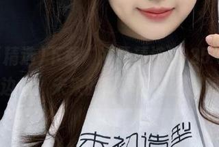 下载“冲哥精选2025”，边看边想：未来的瓜真的这么甜吗？