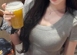www.51吃瓜网导航：在榴莲和西瓜之间，我选择瓜，你呢？