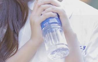 www.51吃瓜网：偷偷看八卦的最佳网址，心里小鹿乱撞ing…
